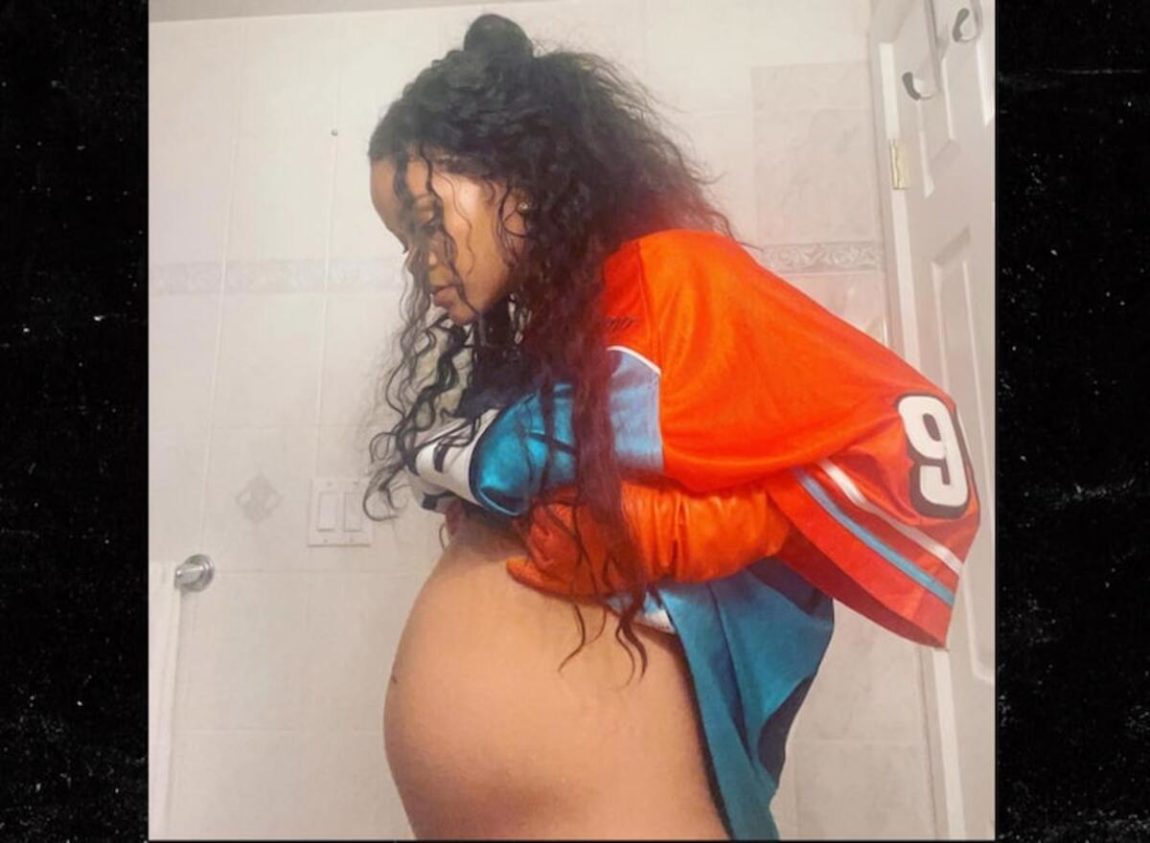 Rihanna Is Pregnant. Here's Why the Photo Shoot Is Next-Level. - The New  York Times