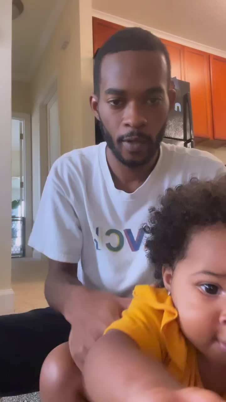 Give dad some tips! 😂⁠
⁠
#repost @randy_m24⁠
⁠
Technical difficulties trying to do JoJos hair 😂😂⁠
⁠
#girldad #babygirl #blackfathers #explorepage #babyhair #technicaldifficulties #fatherdaughter #munamommy